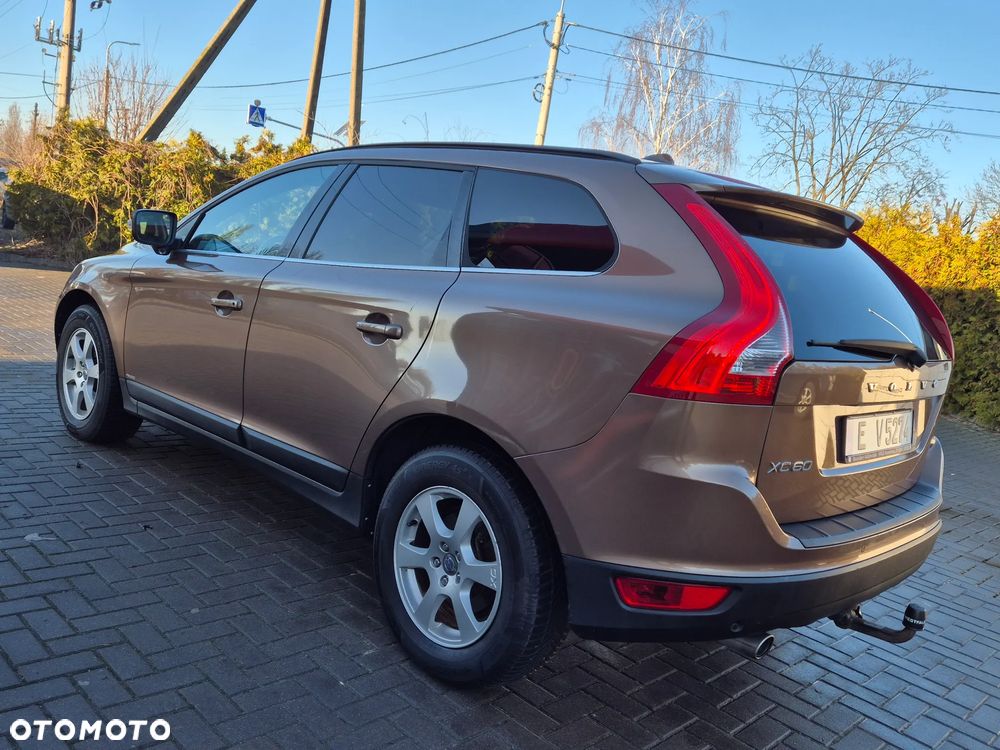 Volvo XC 60 2.4D AWD Momentum - 9