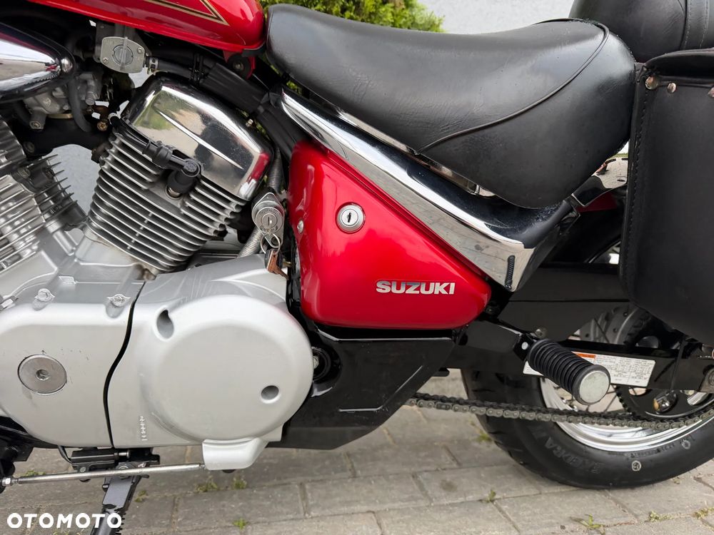 Suzuki Intruder - 32
