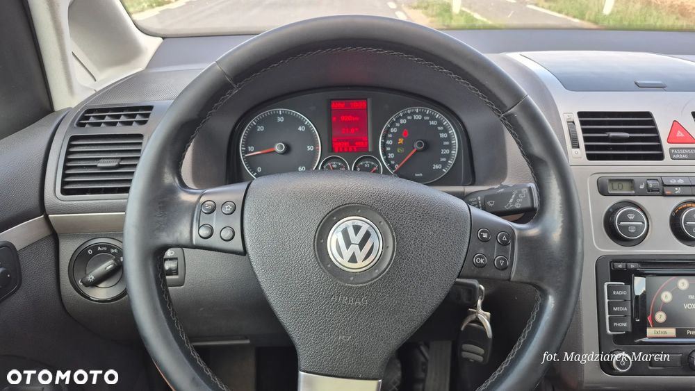 Volkswagen Touran 1.9 TDI Highline DSG - 5