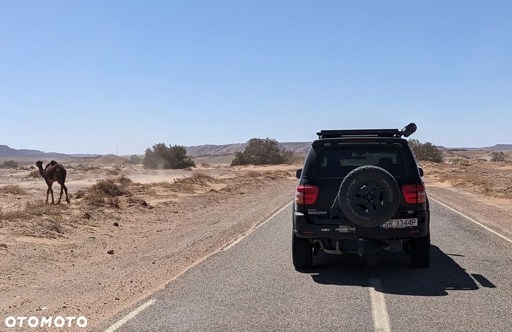 Toyota Sequoia - 10