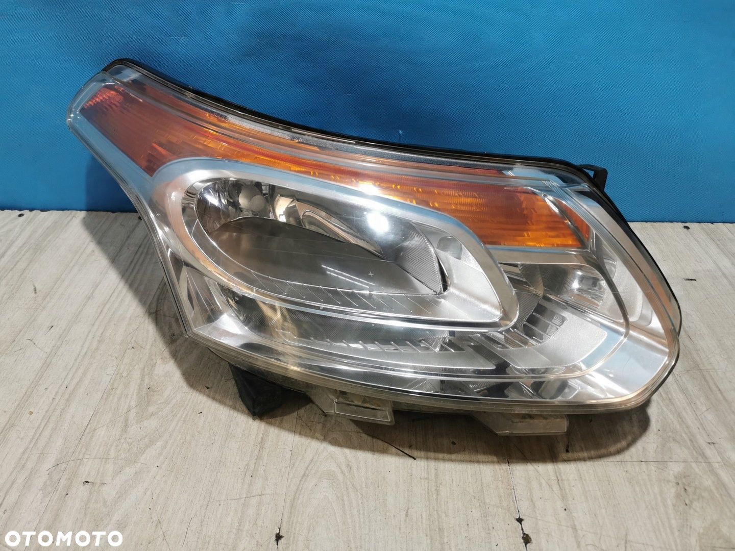 Citroen C3 Picasso Lift 12/17 lampa reflektor prawa Anglik - 1