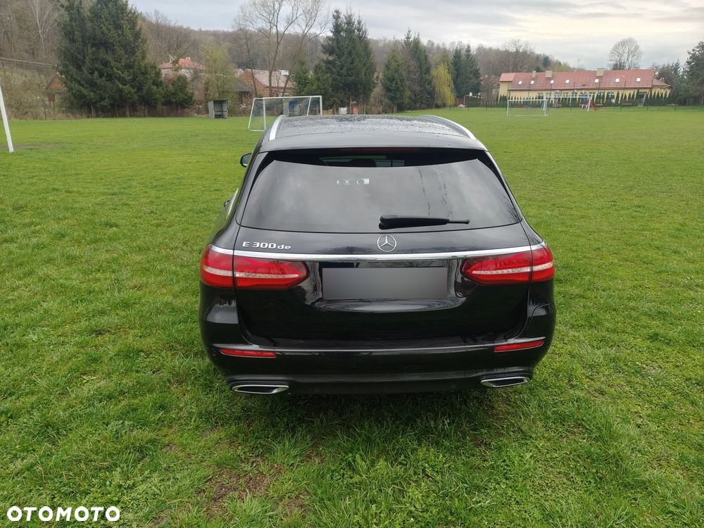 Mercedes-Benz Klasa E 300 de 4Matic 9G-TRONIC - 4