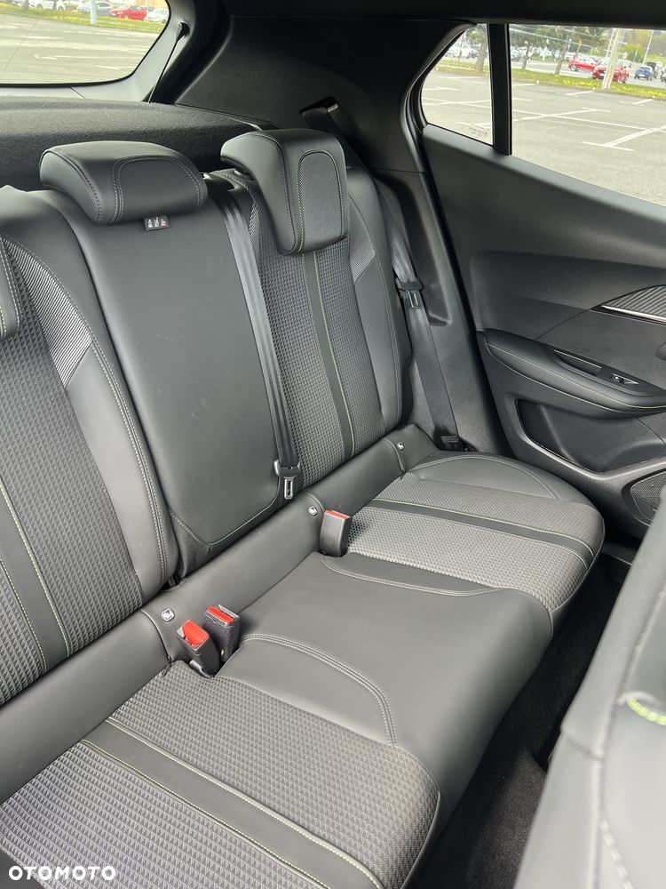 Peugeot 2008 PureTech 130 EAT8 GT Exclusive - 11