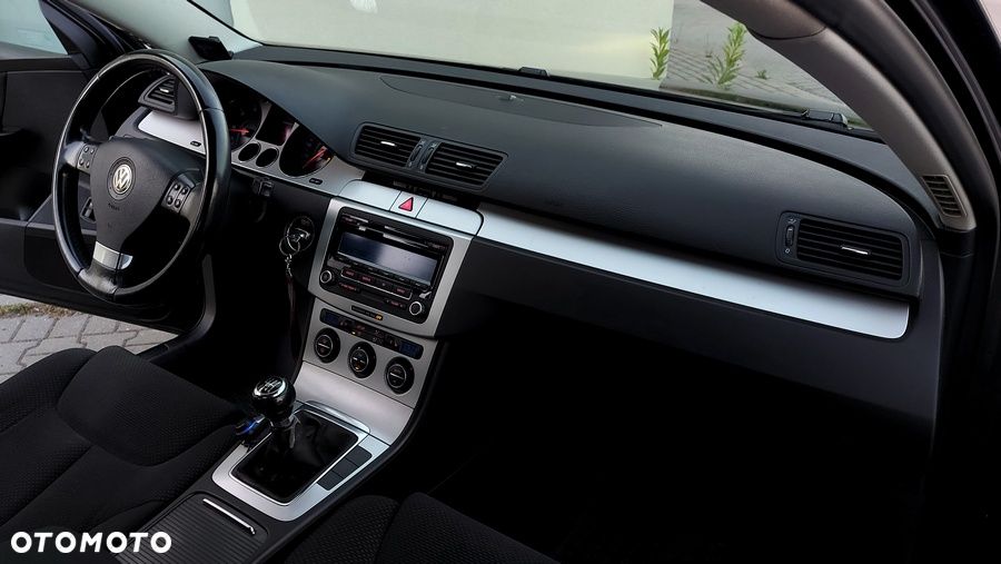 Volkswagen Passat 2.0 TDI Comfortline - 16