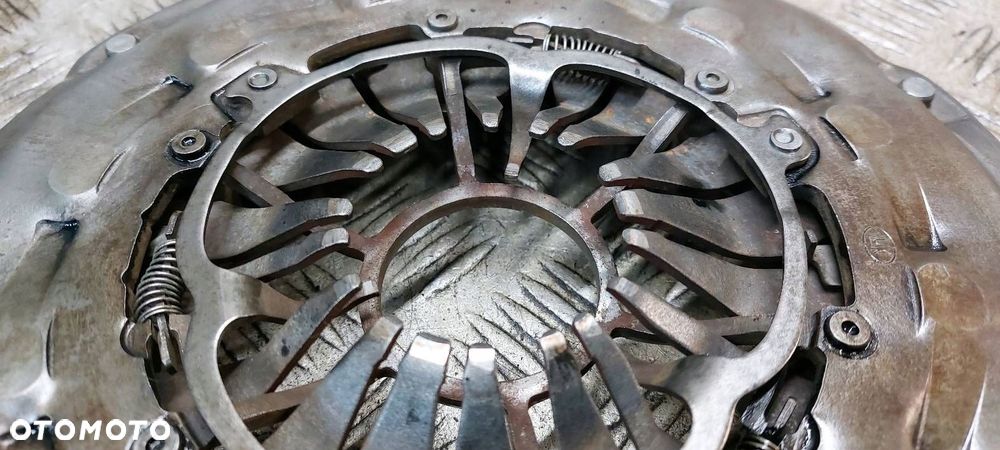 SPRZĘGŁO TARCZA + DOCISK + ŁOŻYSKO OPOROWE KIA CARENS III 2.0 CRDI - 8