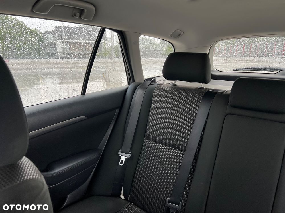 Toyota Avensis 2.0 D-4D - 4