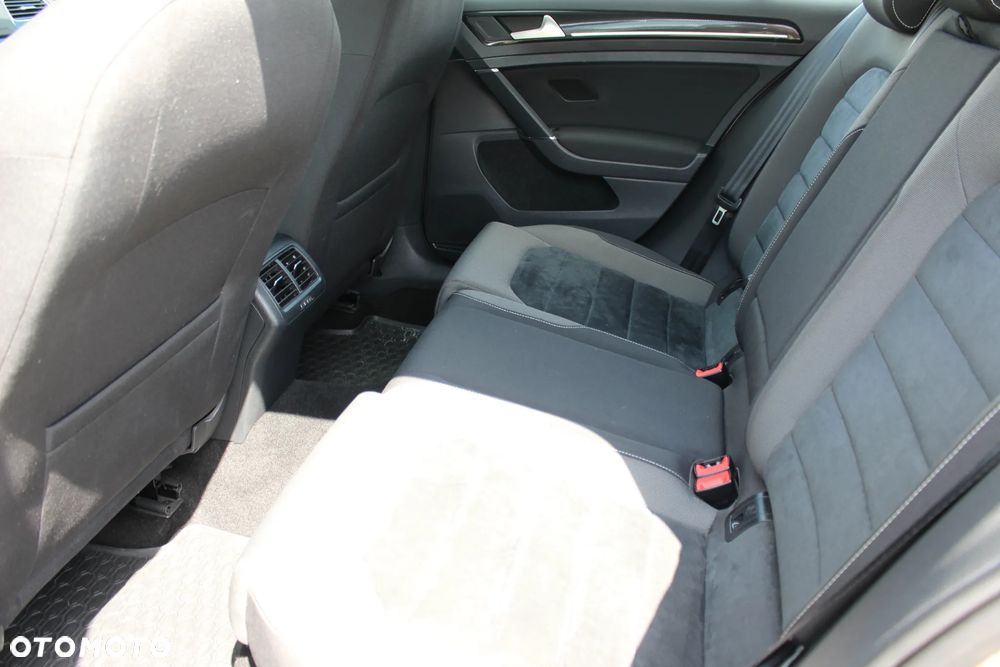 Volkswagen Golf 2.0 TDI SCR Comfortline - 11
