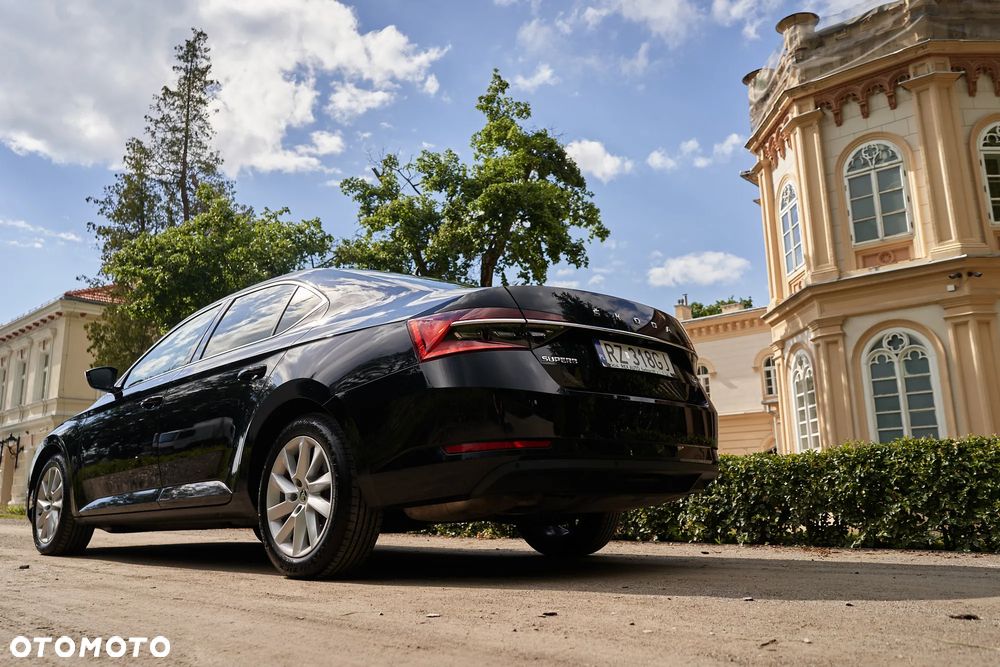 Skoda Superb 2.0 TDI SCR 4x4 Style DSG - 9
