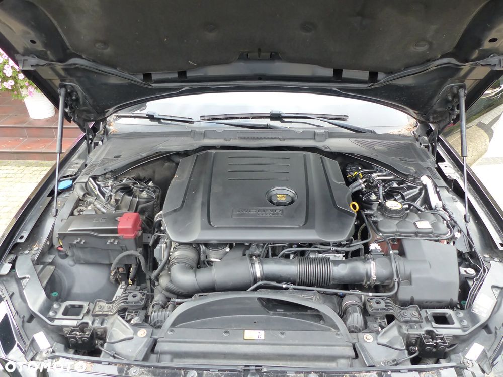 Jaguar XF 2.0 i4D R-Sport - 17