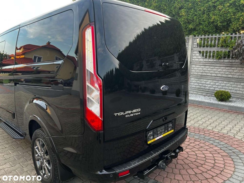 Ford Tourneo Custom - 11