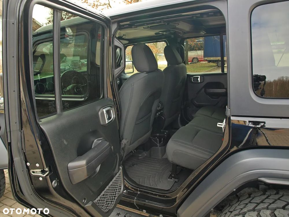 Jeep Wrangler - 16