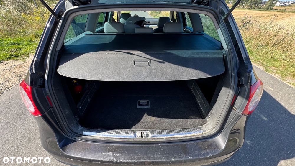Volkswagen Passat 2.0 TDI DPF Highline - 23