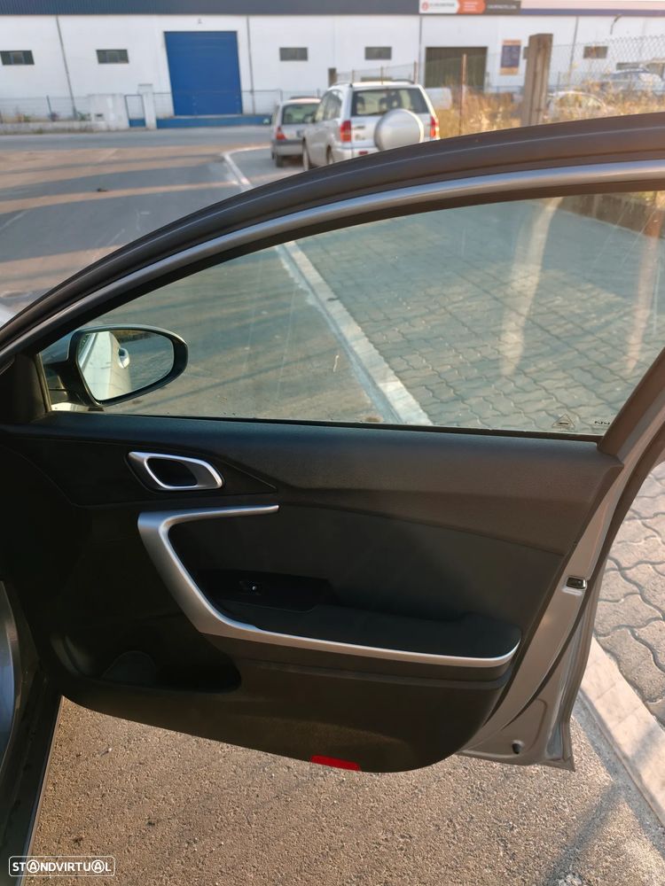 Kia XCeed — fotografia 13