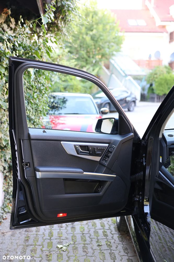 Mercedes-Benz GLK 300 4Matic 7G-TRONIC SPORT EDITION - 29