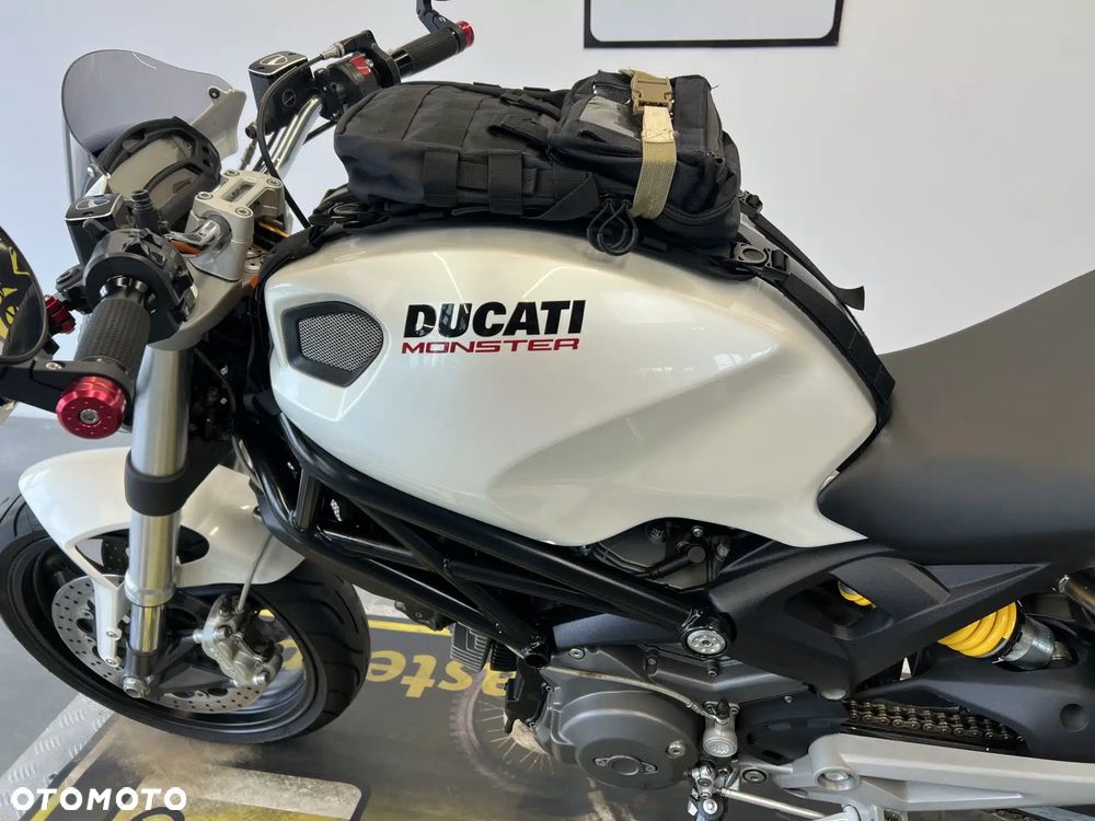 Ducati Monster - 10