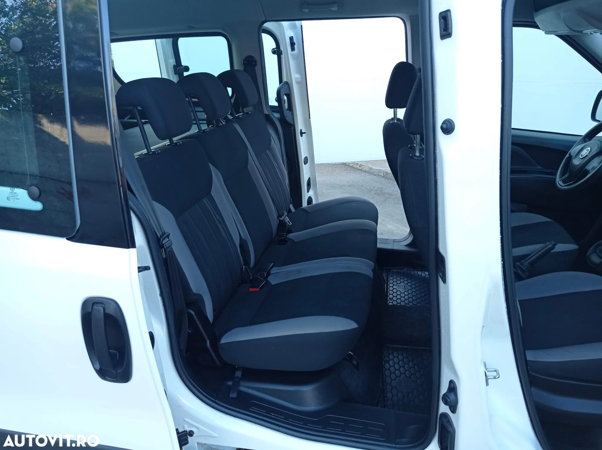 Fiat Doblo Combi 1.6 Mjet 105 CP Maxi Confort - 22