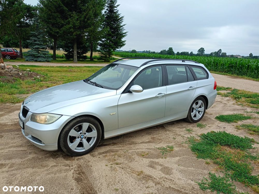 BMW Seria 3 318i - 1