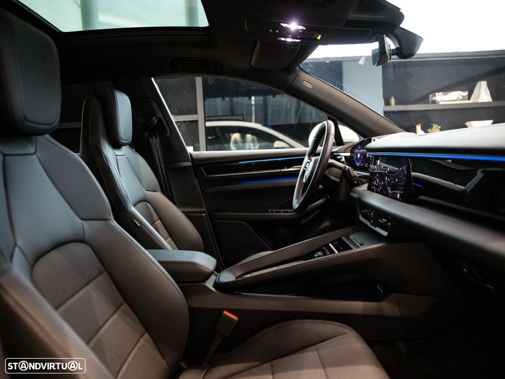 Porsche Macan Electric - 35