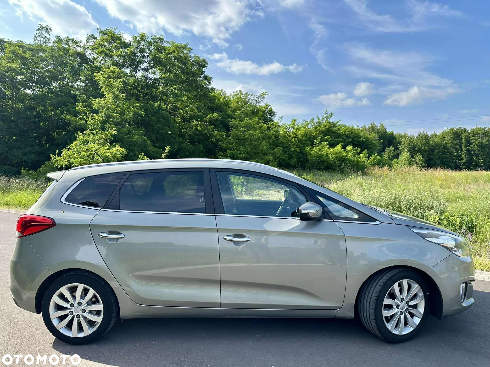 Kia Carens - 7