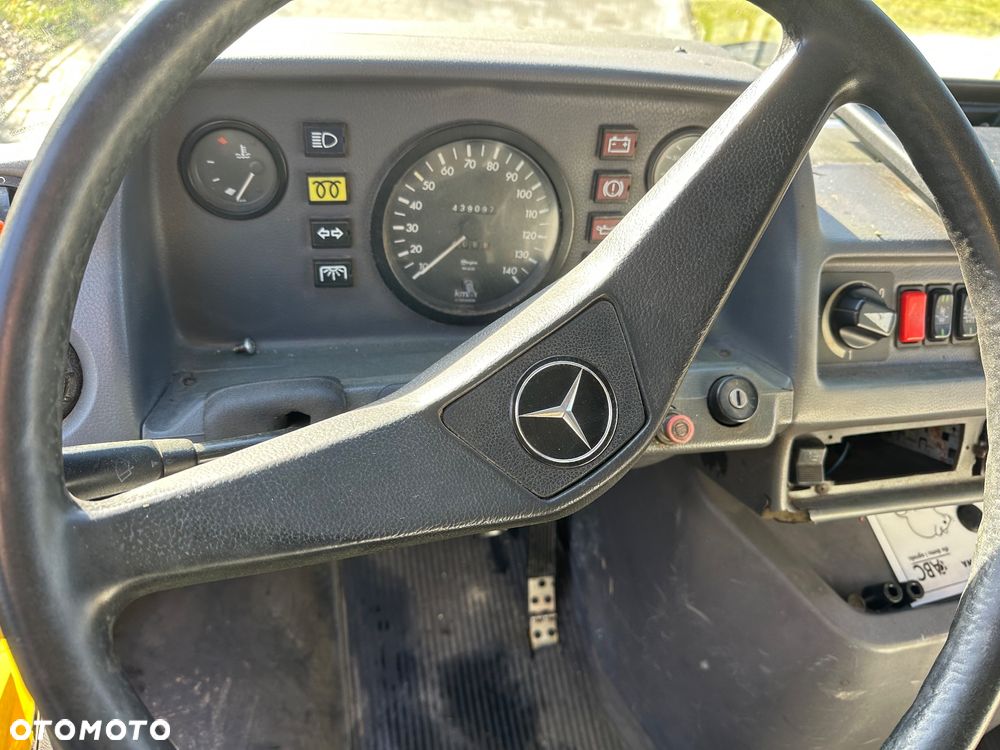 Mercedes Benz 308D - 13