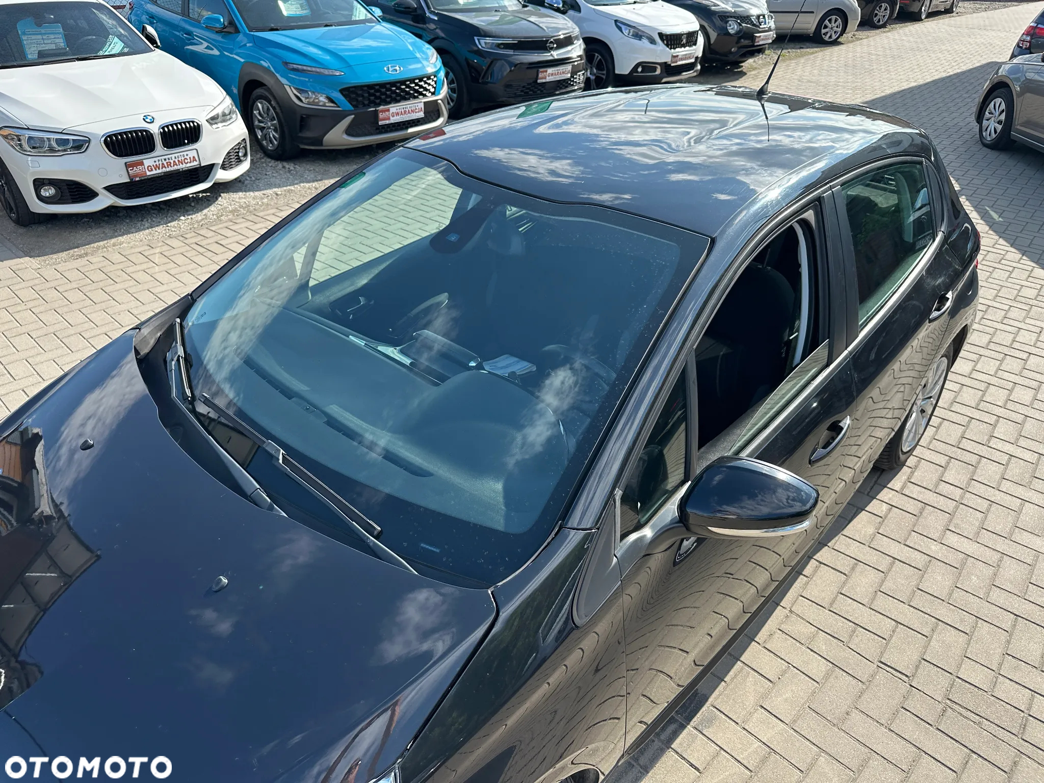 Peugeot 208 - 30