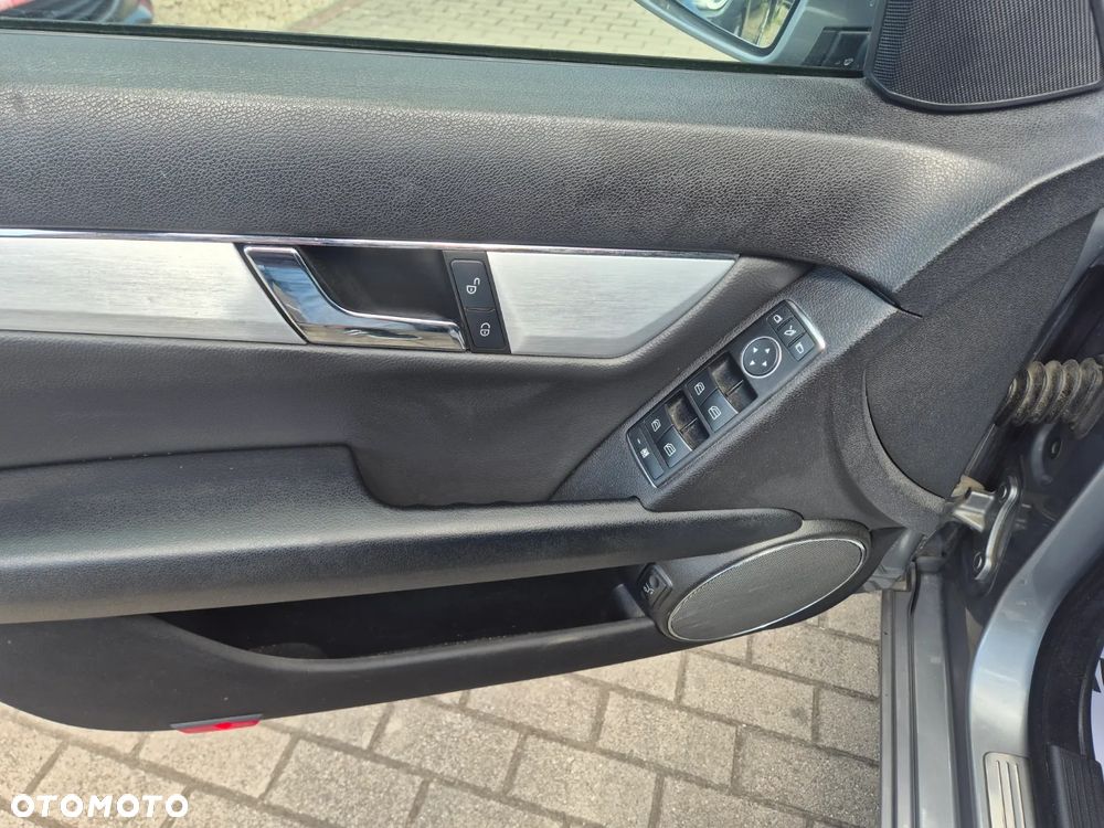 Mercedes-Benz Klasa C 200 (BlueEFFICIENCY) 7G-TRONIC Avantgarde - 14