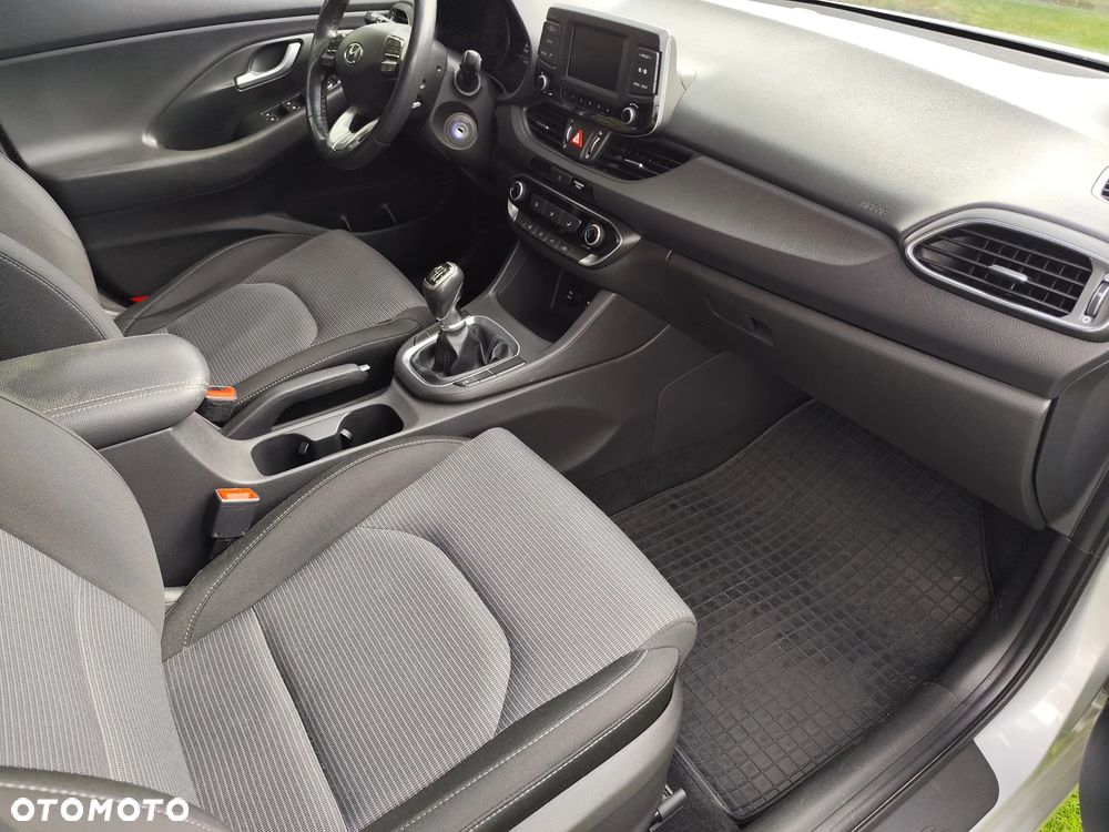 Hyundai i30 1.6 D Classic + - 14