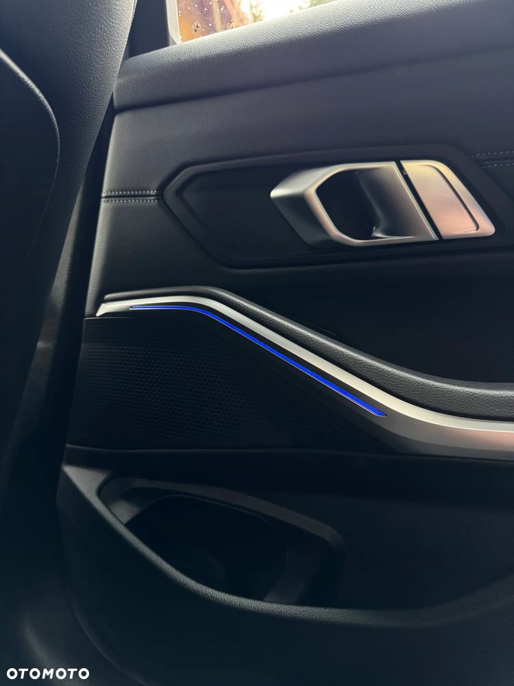 BMW Seria 3 320i xDrive Sport Line - 24