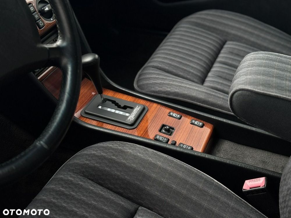 Mercedes-Benz W124 (1984-1993) - 33