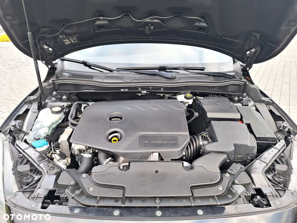 Volvo V40 D2 R Design - 33