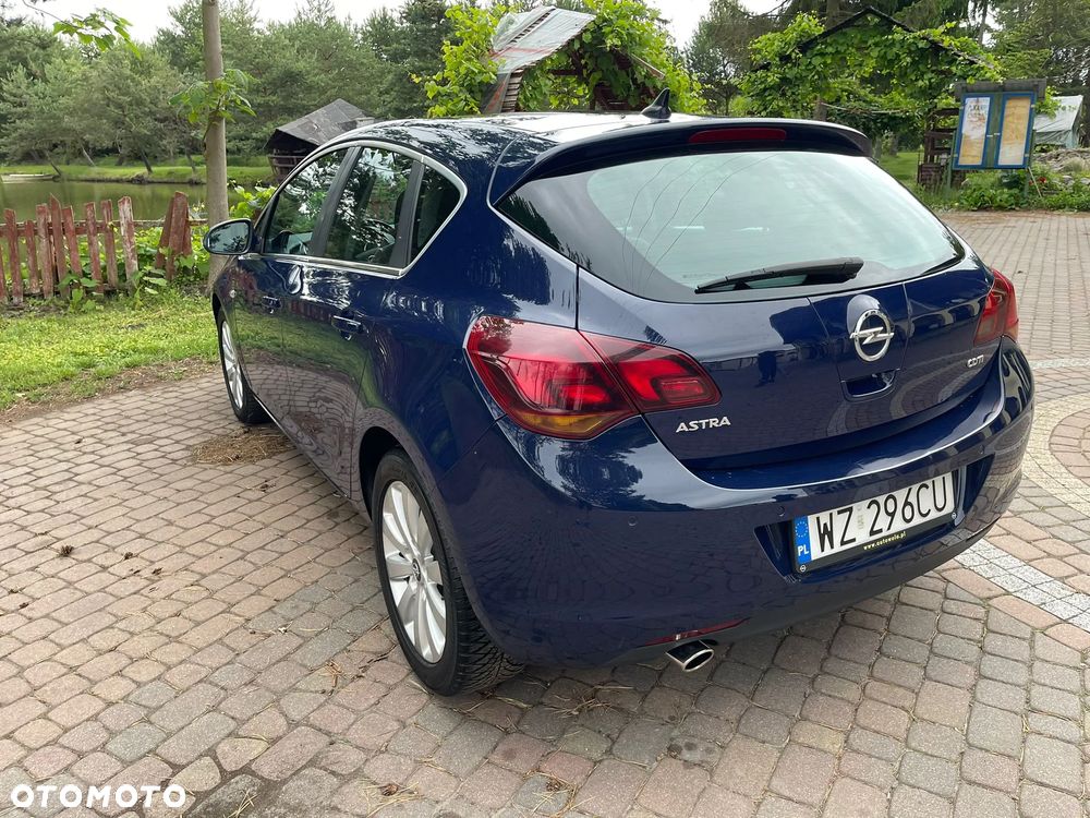 Opel Astra 2.0 CDTI Cosmo - 9