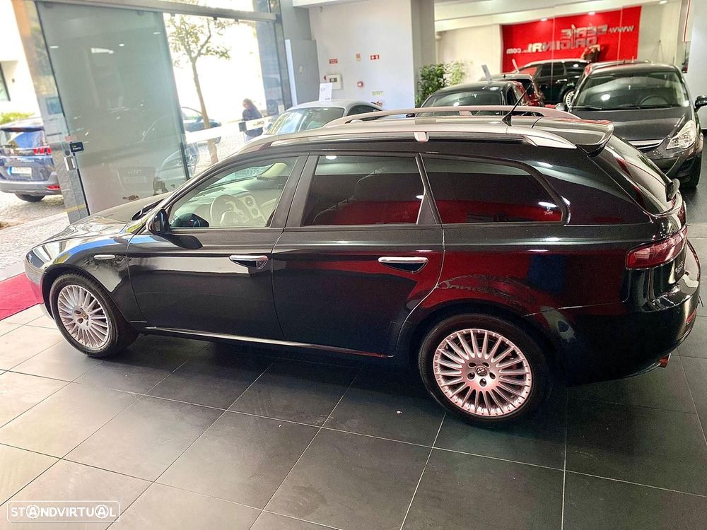 Alfa Romeo 159 Sportwagon 1.9 JTDm 16V Elegante - 11