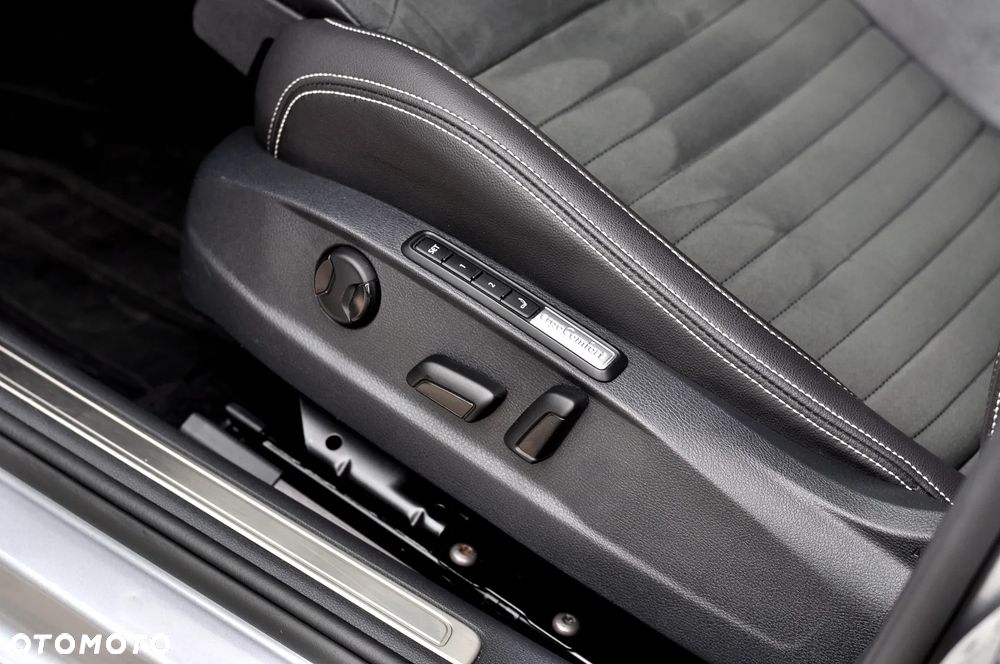 Volkswagen Passat 2.0 TDI EVO Elegance DSG - 23