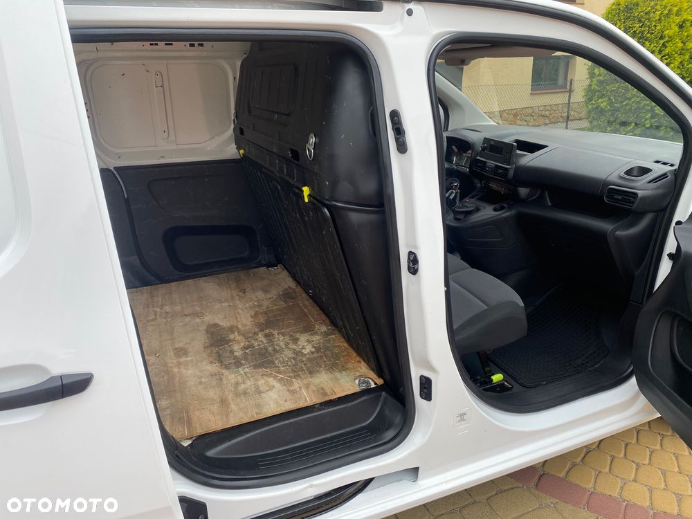 Citroën BERLINGO 1.6 HDI, MAX długi, 3-osobowy, klimatyzacja, zakupiony w salonie w Rzeszowie - 12