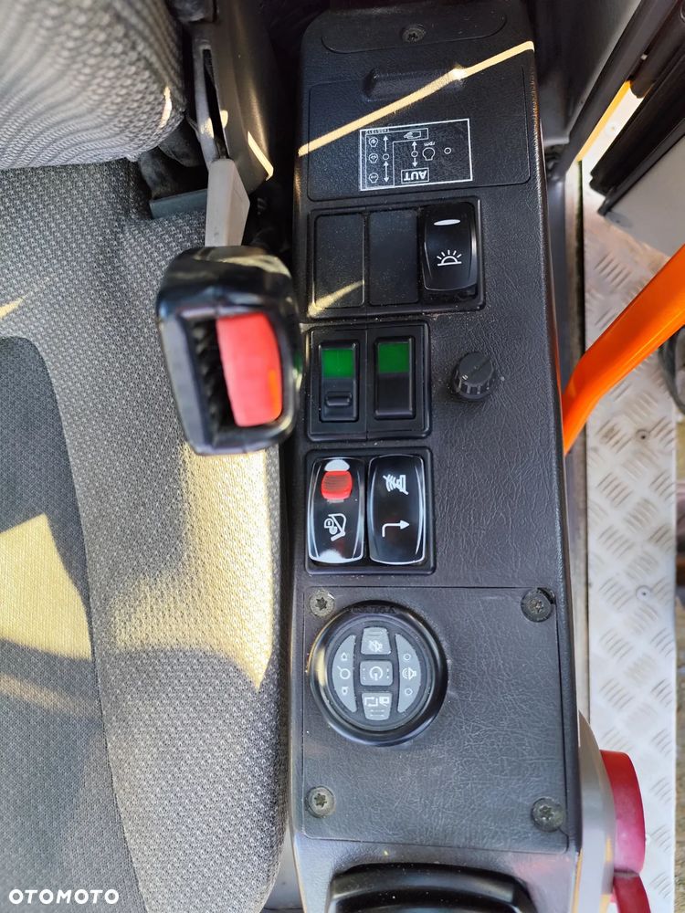 Volvo EC 220 DL - 25