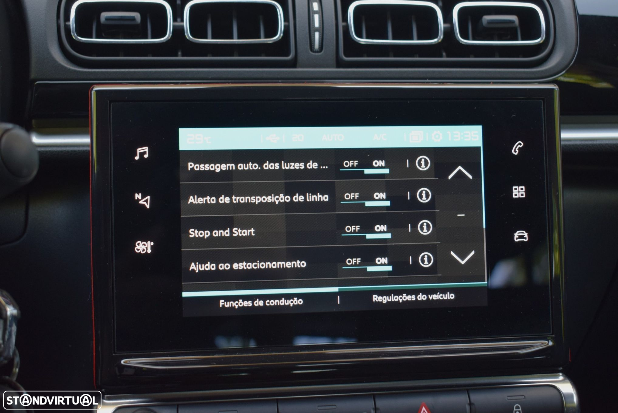 Citroën C3 1.2 PureTech Shine - 26