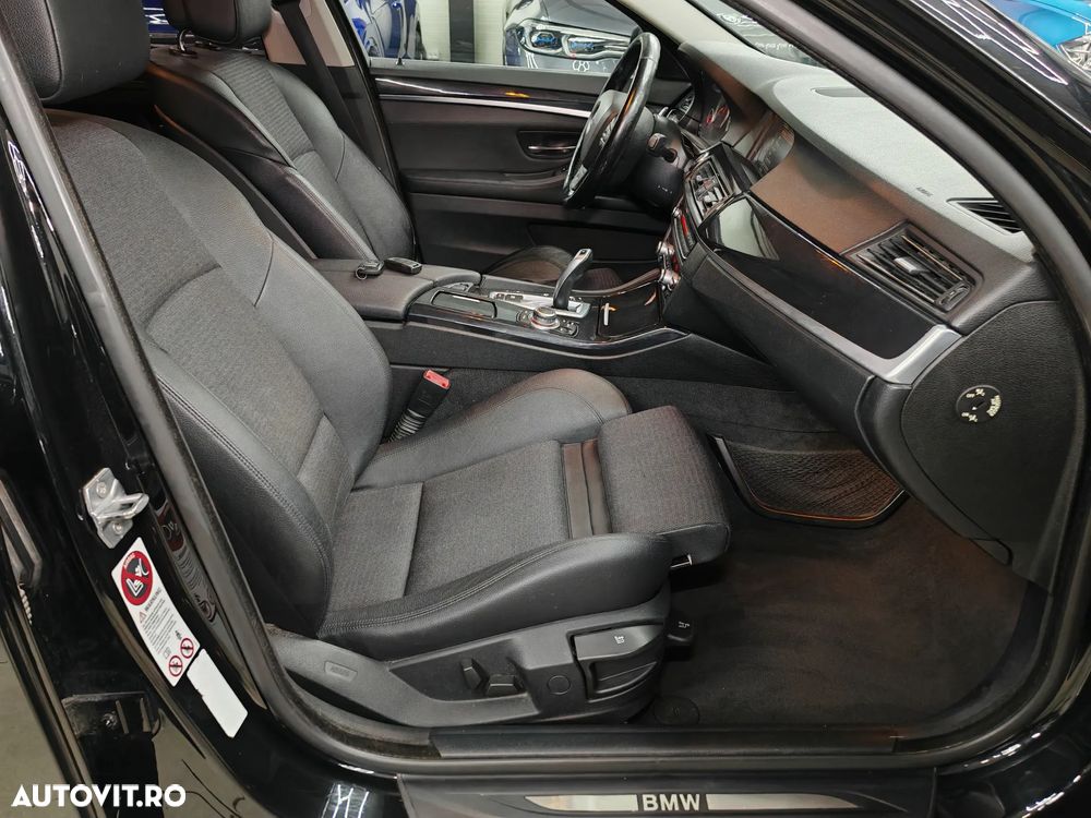 BMW Seria 5 525d xDrive Touring Sport-Aut. - 9