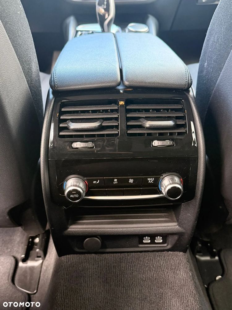BMW Seria 5 520d xDrive - 9