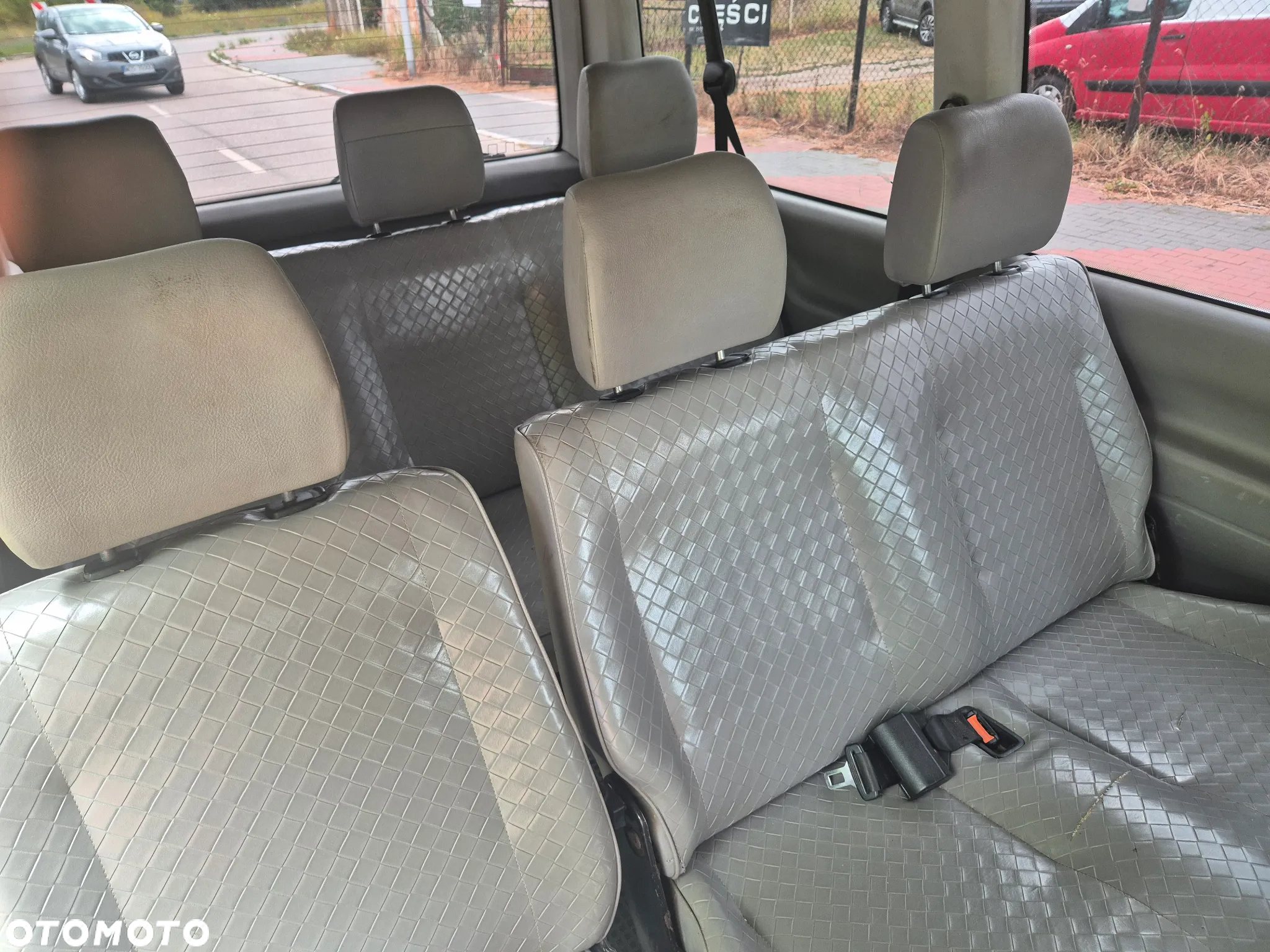 Volkswagen Caravelle - 8
