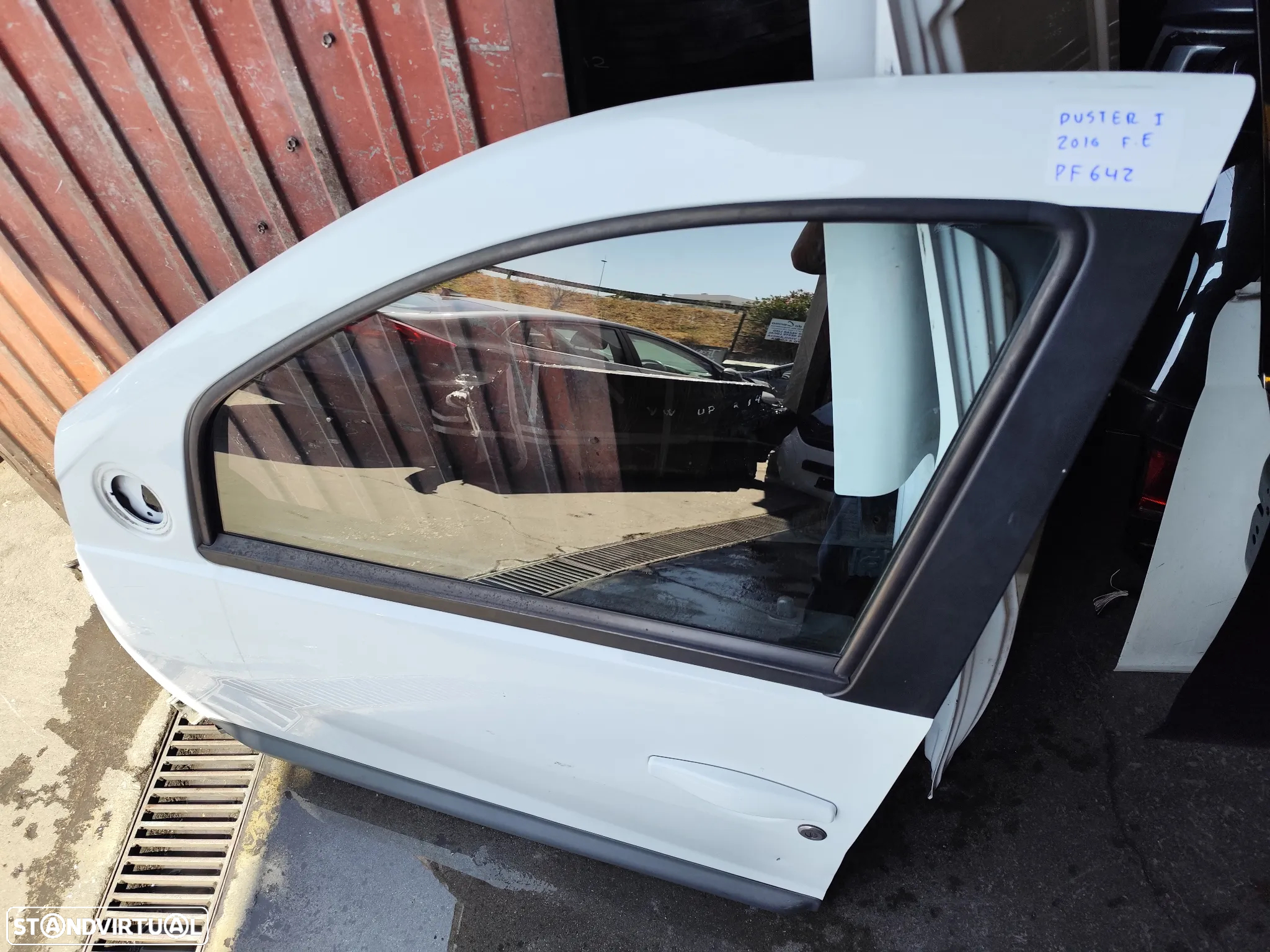 DACIA DUSTER I PORTA FRENTE ESQUERDA - PF642 - 2