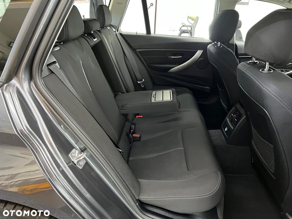 BMW Seria 3 318d DPF Edition Sport - 30