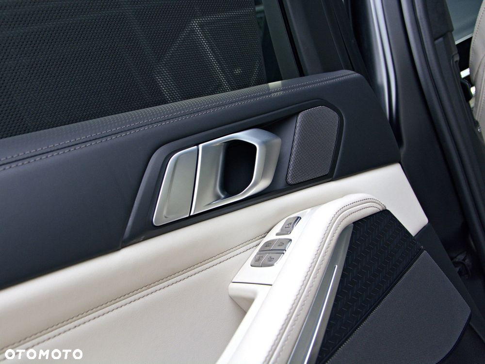 BMW X7 M50i sport - 30
