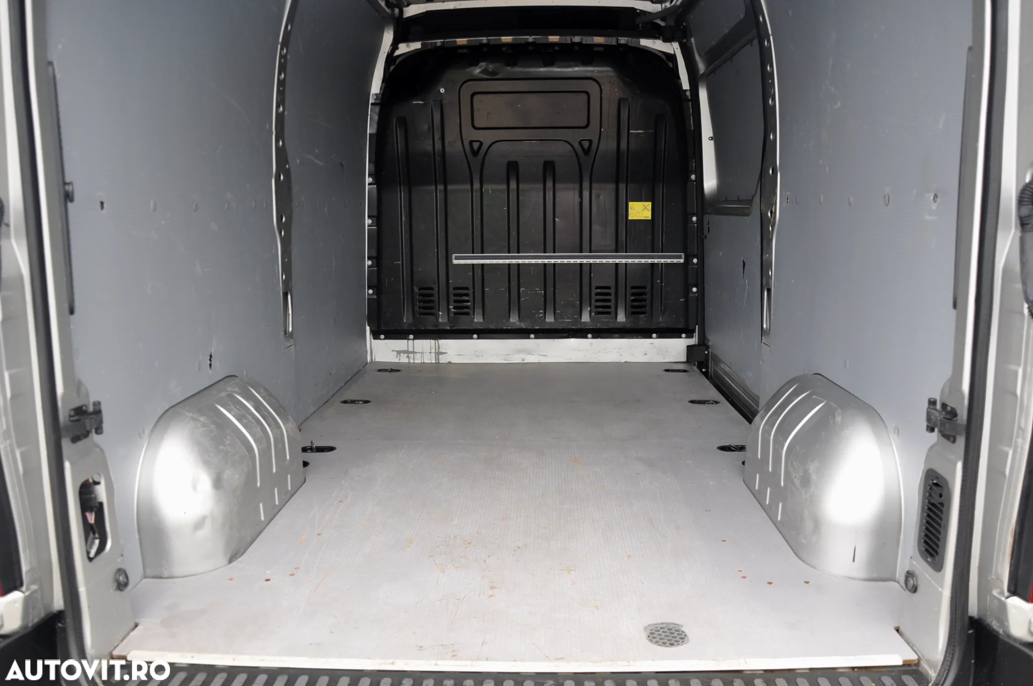 Nissan NV 400 L2H2 Van - 9