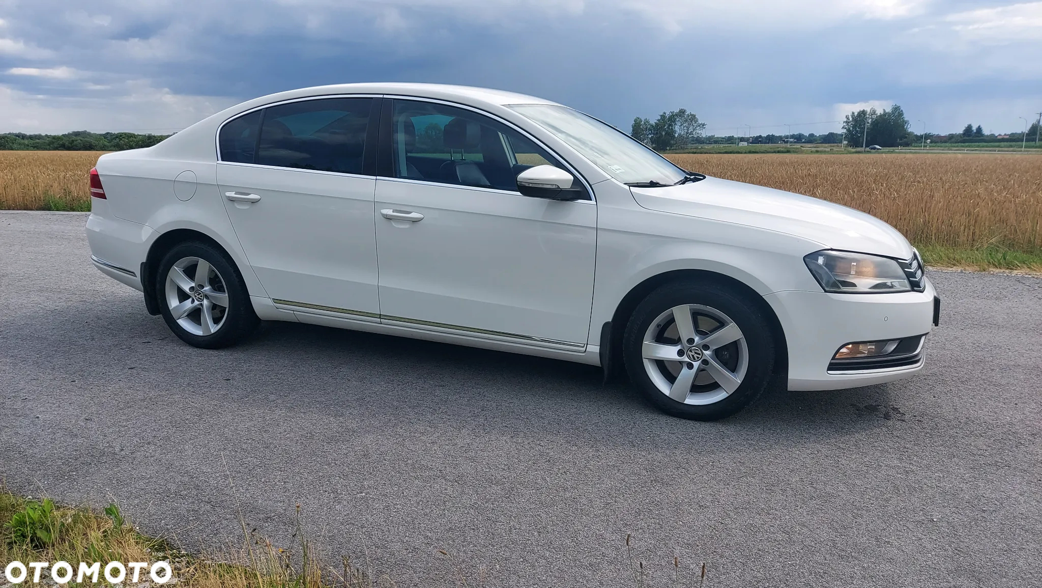 Volkswagen Passat 1.6 TDI DPF BlueMot Highline - 4