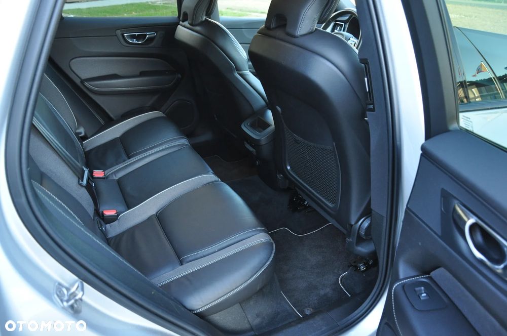 Volvo XC 60 D4 SCR R-Design - 11