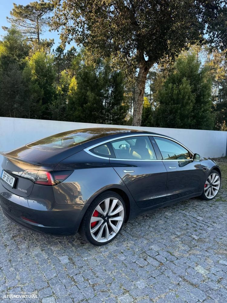 Tesla Model 3 - 7
