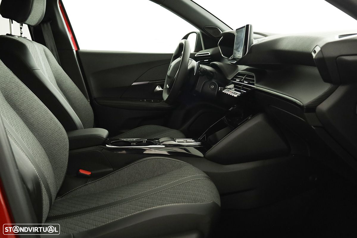 Peugeot 2008 1.2 PureTech Allure EAT8 - 22