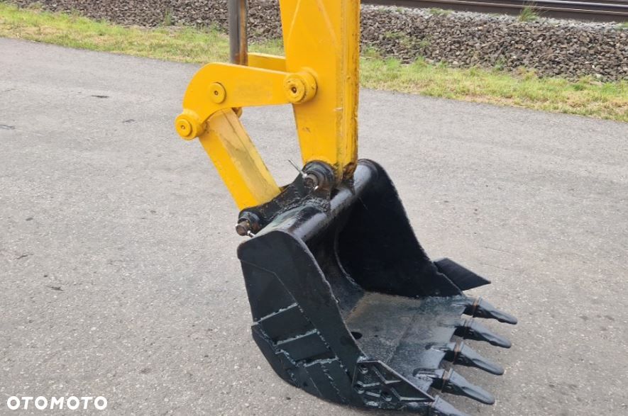 JCB 8056 - 6