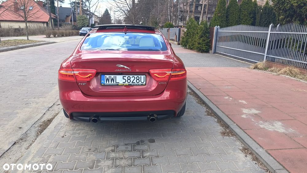 Jaguar XE 25t Prestige - 6