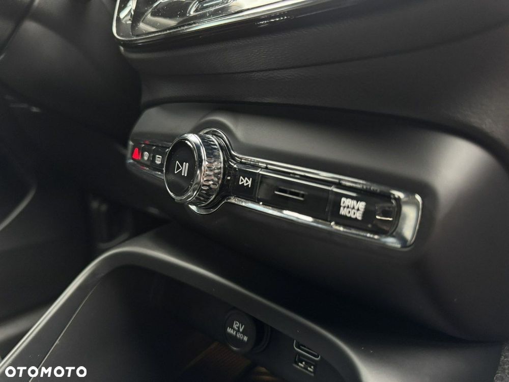 Volvo XC 40 D3 SCR R-Design - 31